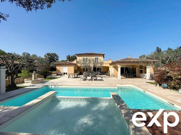 Magnifique Villa avec annexes et piscine