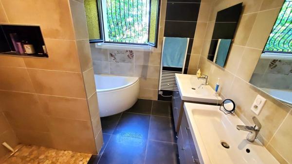 Grande maison au calme, bout d'impasse, grand terrain !