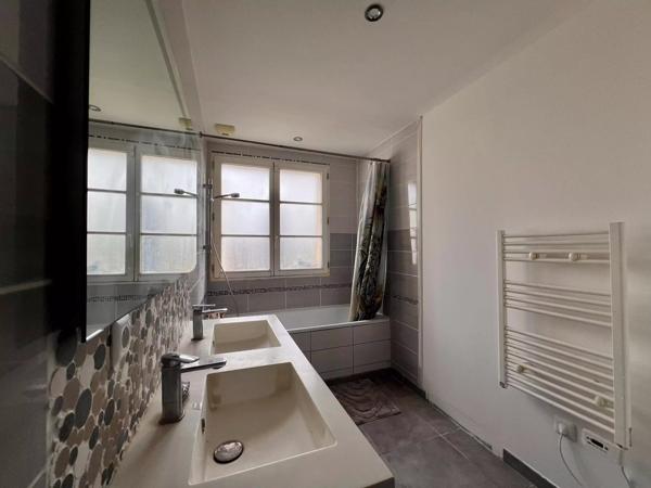 Dammartin-en-Goële – maison individuelle 2018, 3 chambres dont suite, jardin clos, terrasse, DPE C / GES A