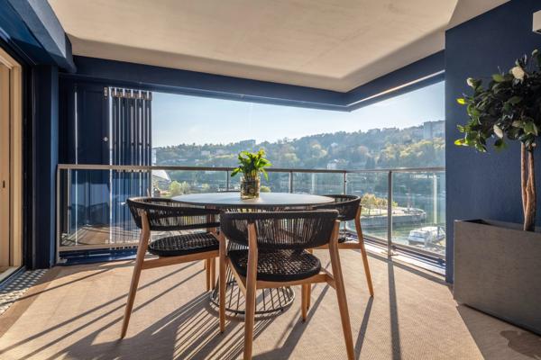 Lyon 2 - Confluence - Appartement de 123 m² au 5 ème étage avec deux terrasses - 3 Chambres