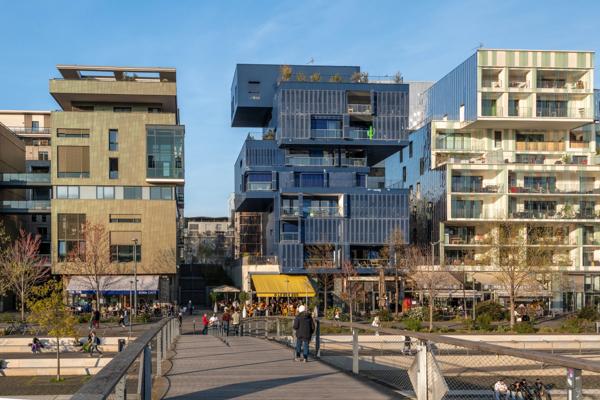 Lyon 2 - Confluence - Appartement de 123 m² au 5 ème étage avec deux terrasses - 3 Chambres