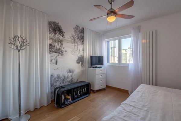 Lyon 2 - Confluence - Appartement de 123 m² au 5 ème étage avec deux terrasses - 3 Chambres