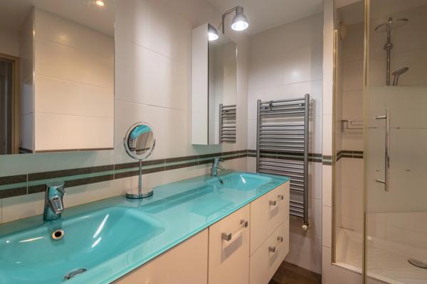 Lyon 2 - Confluence - Appartement de 123 m² au 5 ème étage avec deux terrasses - 3 Chambres