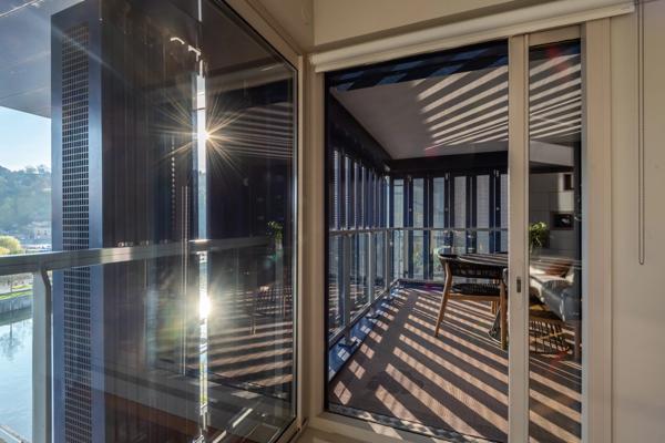 Lyon 2 - Confluence - Appartement de 123 m² au 5 ème étage avec deux terrasses - 3 Chambres
