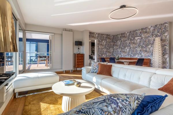 Lyon 2 - Confluence - Appartement de 123 m² au 5 ème étage avec deux terrasses - 3 Chambres