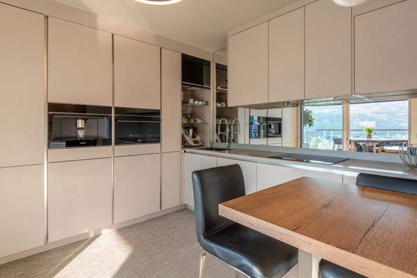 Lyon 2 - Confluence - Appartement de 123 m² au 5 ème étage avec deux terrasses - 3 Chambres