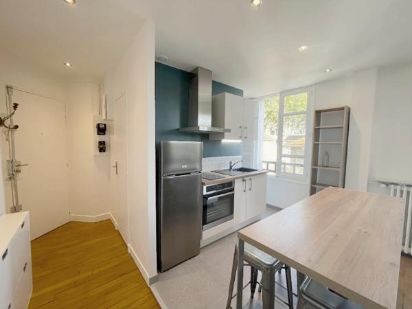 Viroflay (78220) SECTEUR VIROFLAY ARCADES - BOX INCLUS - 2 pièces de 38 m² - CHARME de l'ANCIEN et au CALME - REFAIT A NE