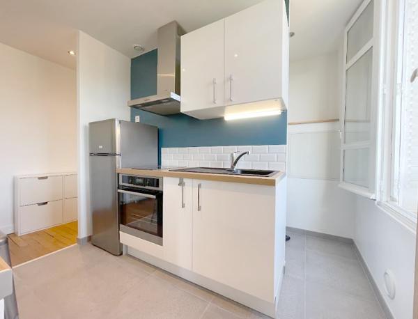 Viroflay (78220) SECTEUR VIROFLAY ARCADES - BOX INCLUS - 2 pièces de 38 m² - CHARME de l'ANCIEN et au CALME - REFAIT A NE