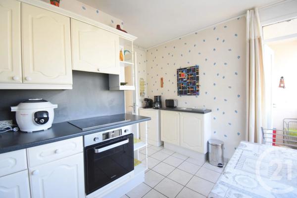 Appartement F3 à vendre  3 pièces - 68,03 m 2   VICHY  - 03