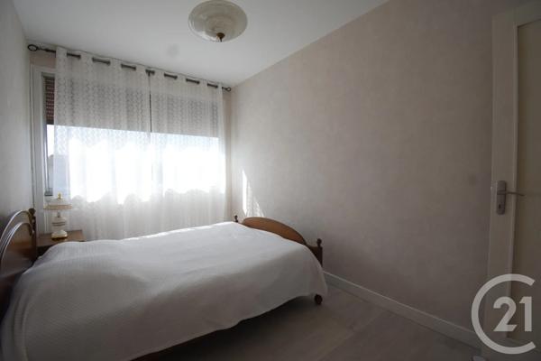 Appartement F3 à vendre  3 pièces - 68,03 m 2   VICHY  - 03