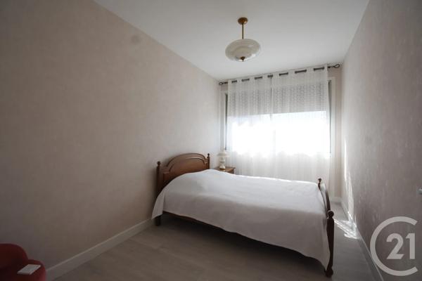 Appartement F3 à vendre  3 pièces - 68,03 m 2   VICHY  - 03