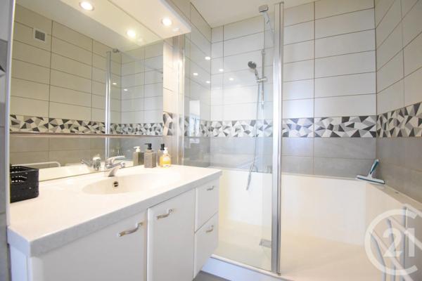 Appartement F3 à vendre  3 pièces - 68,03 m 2   VICHY  - 03