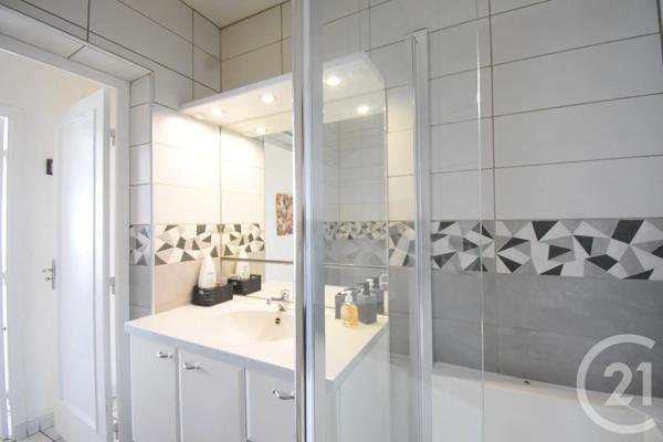 Appartement F3 à vendre  3 pièces - 68,03 m 2   VICHY  - 03