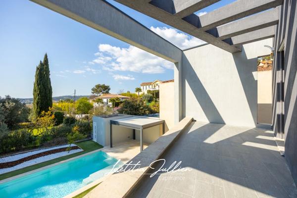 Eoures (13011) – Maison d’architecte contemporaine T4 de 114 m² – Piscine chauffée – Terrain clos 400 m² – Vue dégagée – Prestations haut de gamme