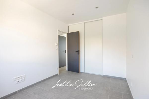 Eoures (13011) – Maison d’architecte contemporaine T4 de 114 m² – Piscine chauffée – Terrain clos 400 m² – Vue dégagée – Prestations haut de gamme