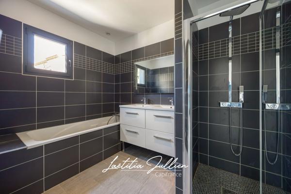 Eoures (13011) – Maison d’architecte contemporaine T4 de 114 m² – Piscine chauffée – Terrain clos 400 m² – Vue dégagée – Prestations haut de gamme