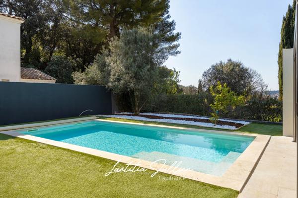 Eoures (13011) – Maison d’architecte contemporaine T4 de 114 m² – Piscine chauffée – Terrain clos 400 m² – Vue dégagée – Prestations haut de gamme