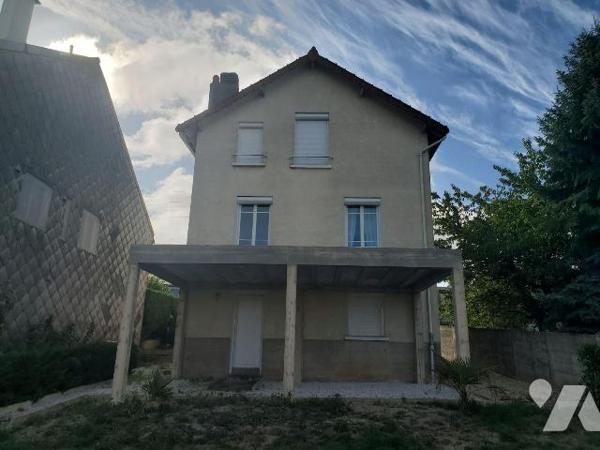 Maison à Vendre à Guéret (23000) en Creuse (23) comprenant :
- Au sous-sol : double garage, bu...