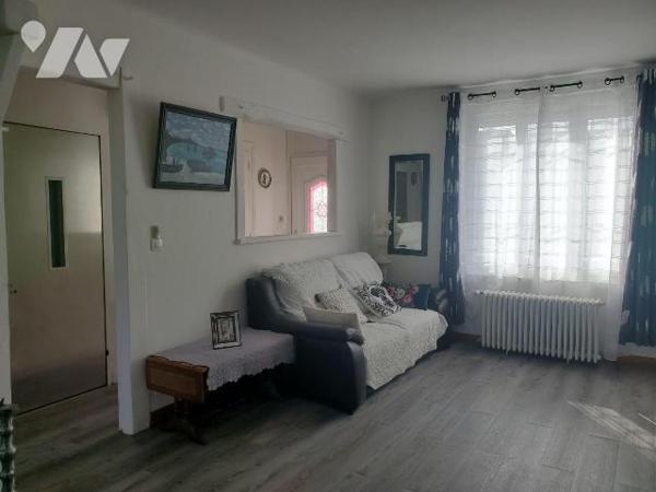 Maison à Vendre à Guéret (23000) en Creuse (23) comprenant :
- Au sous-sol : double garage, bu...