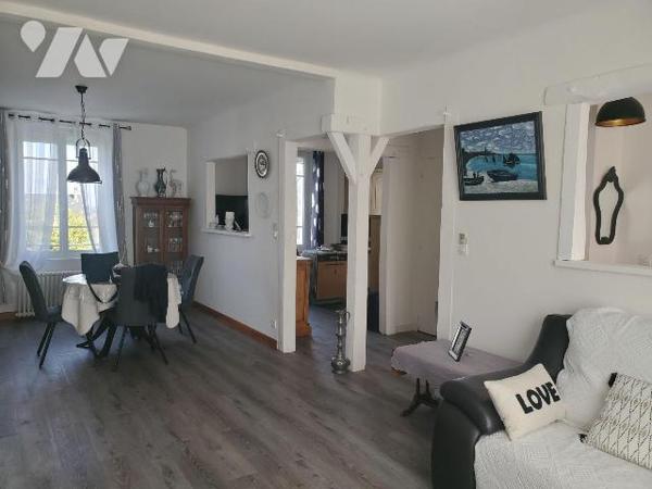 Maison à Vendre à Guéret (23000) en Creuse (23) comprenant :
- Au sous-sol : double garage, bu...
