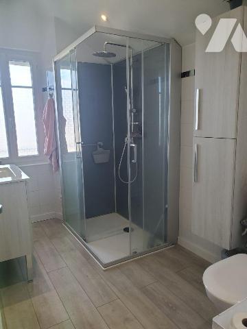 Maison à Vendre à Guéret (23000) en Creuse (23) comprenant :
- Au sous-sol : double garage, bu...