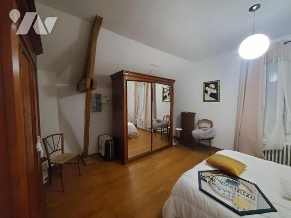 Maison à Vendre à Guéret (23000) en Creuse (23) comprenant :
- Au sous-sol : double garage, bu...