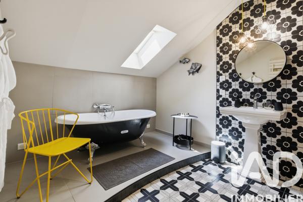 Maison à vendre 14 pièces 690 m² Ornacieux-Balbins