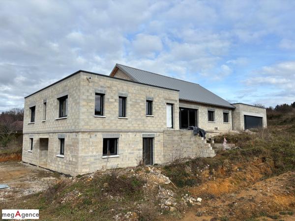 Maison à SAINT-GERMAIN-LES-VERGNES, 19330 - 2 pièces 278m²