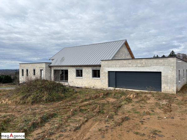 Maison à SAINT-GERMAIN-LES-VERGNES, 19330 - 2 pièces 278m²