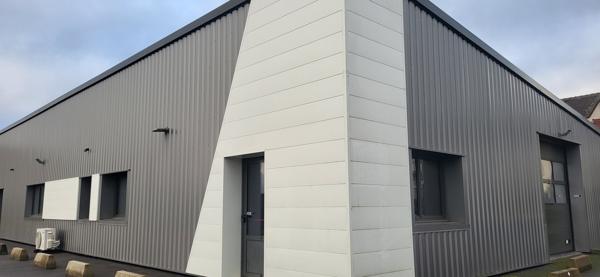 Local Commercial
        
        - 364 m² 606 400 € *