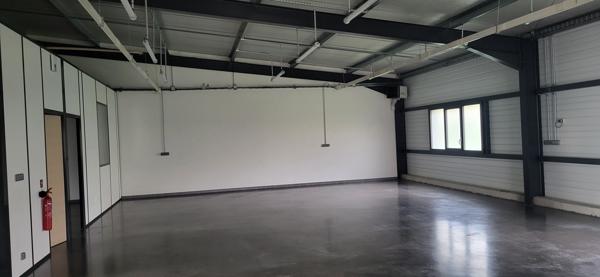 Local Commercial
        
        - 364 m² 606 400 € *