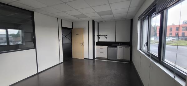 Local Commercial
        
        - 364 m² 606 400 € *