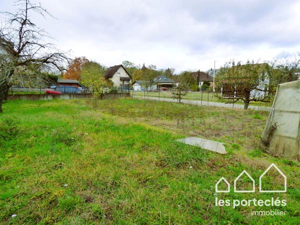 Terrain viabilisé de 8,78 ares situé dans une impasse