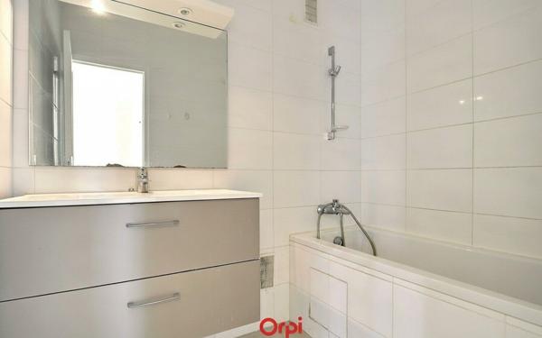Appartement à vendre    4 pièces • 76,34 m2 Marseille 10