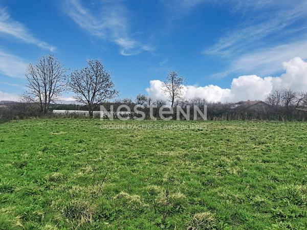 GRAZAC ! Terrain plat constructible de 3000 m²