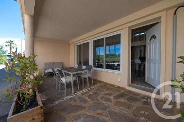 Appartement T2 à vendre  2 pièces - 33,24 m 2   LE LAVANDOU  - 83