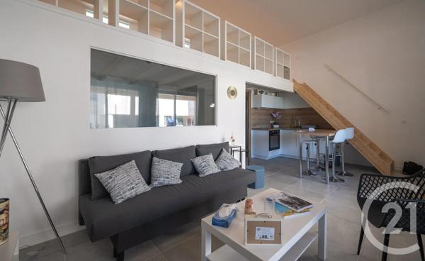 Appartement T2 à vendre  2 pièces - 33,24 m 2   LE LAVANDOU  - 83
