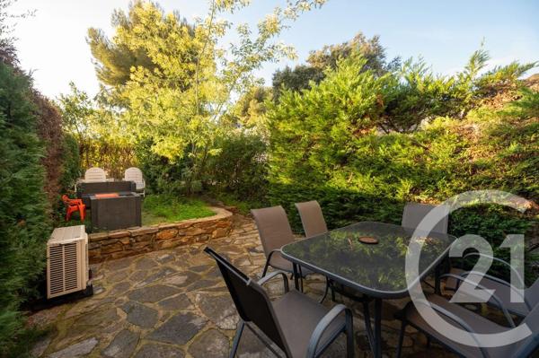Appartement T2 à vendre  2 pièces - 33,24 m 2   LE LAVANDOU  - 83