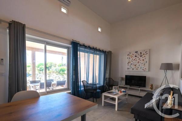 Appartement T2 à vendre  2 pièces - 33,24 m 2   LE LAVANDOU  - 83