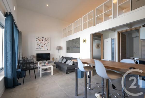 Appartement T2 à vendre  2 pièces - 33,24 m 2   LE LAVANDOU  - 83