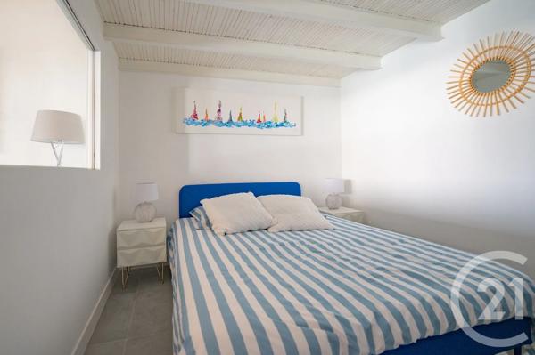 Appartement T2 à vendre  2 pièces - 33,24 m 2   LE LAVANDOU  - 83