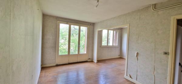 Montjuzet – maison mitoyenne à rénover