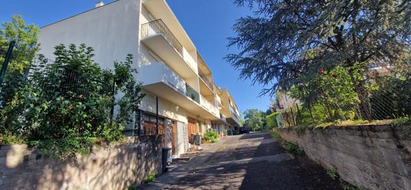 Montjuzet – maison mitoyenne à rénover