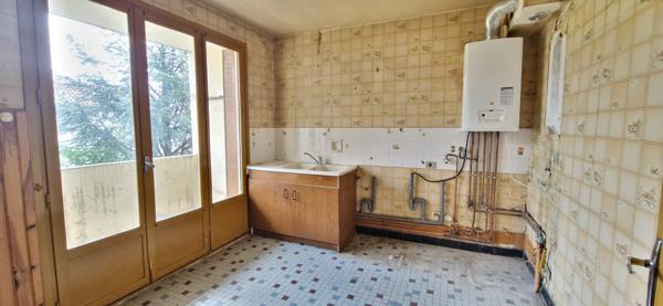 Montjuzet – maison mitoyenne à rénover