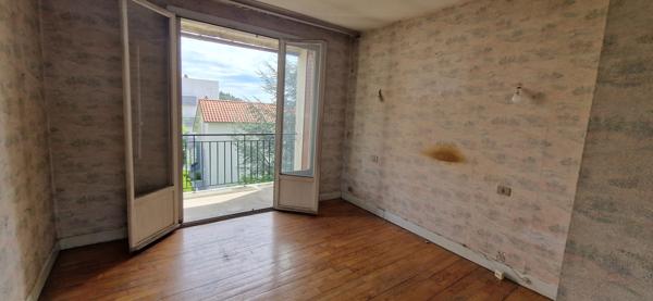 Montjuzet – maison mitoyenne à rénover