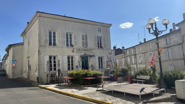 Maison à vendre 202 920 € Barbezieux-Saint-Hilaire 7 p 220 m² DPE D