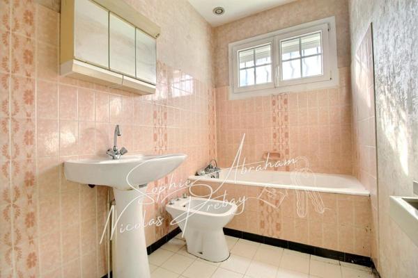 Ensemble immobilier composé de deux habitations avec sous-sol et terrain