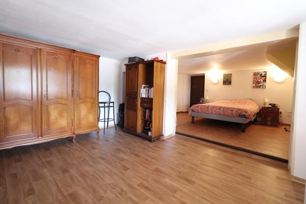 Grande maison 200m2 comprenant deux appartements, terrain 8,07 ares