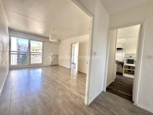 Vente                                                      Appartement
                        
                     3 pièces                      66 m2                     à Clermont-Ferrand