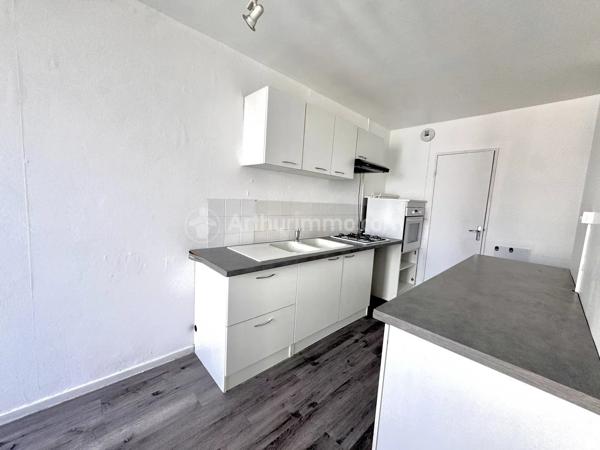 Vente                                                      Appartement
                        
                     3 pièces                      66 m2                     à Clermont-Ferrand